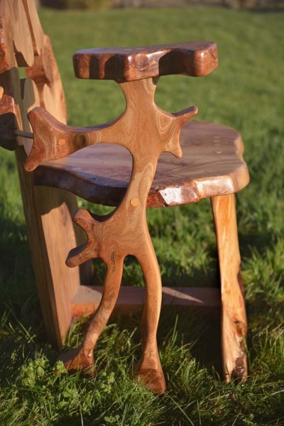 Throne-2