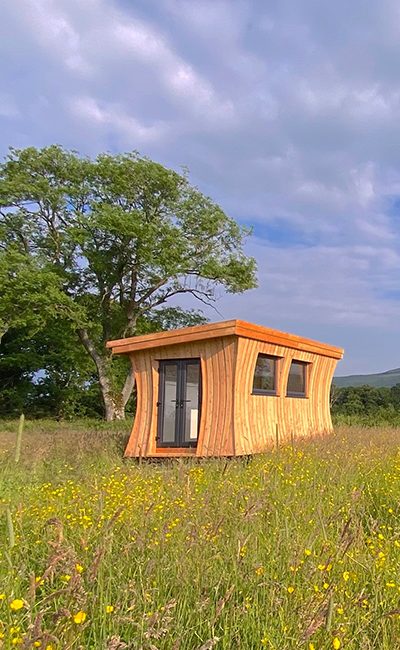 A 'Concave' log cabin by Wood Art