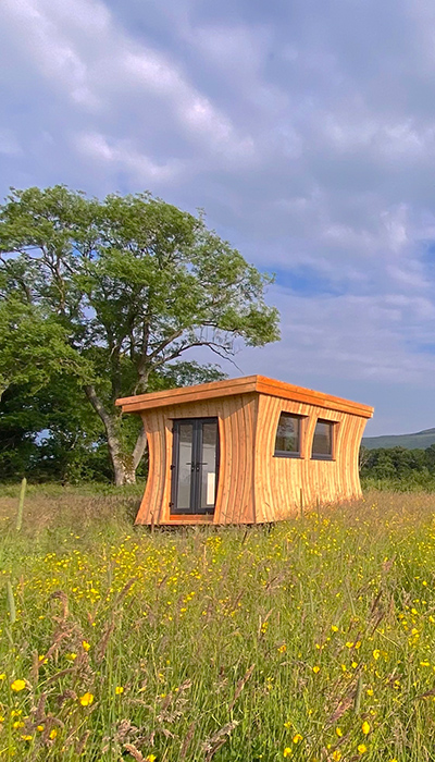 A 'Concave' log cabin by Wood Art
